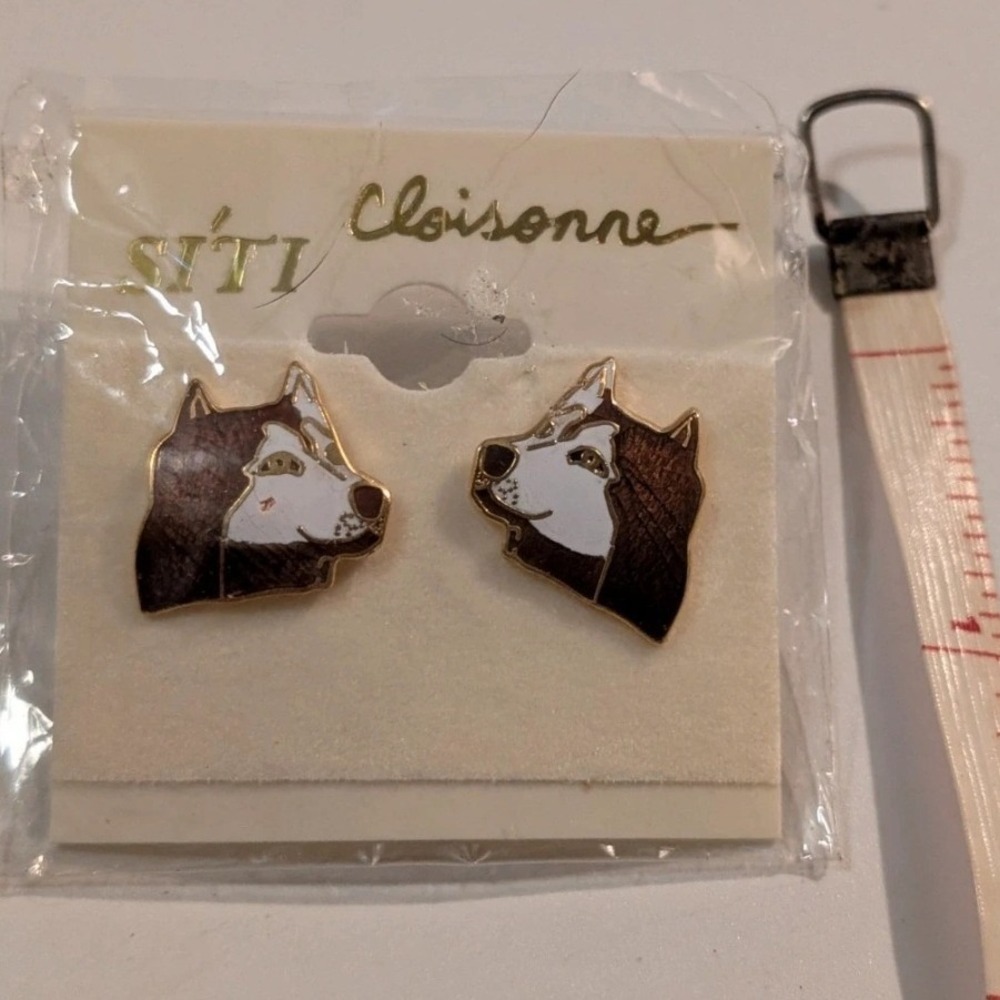 Siti Cloisonne Siberian Husky Dog Enamel Stud Earrings Brown White Gold Tone